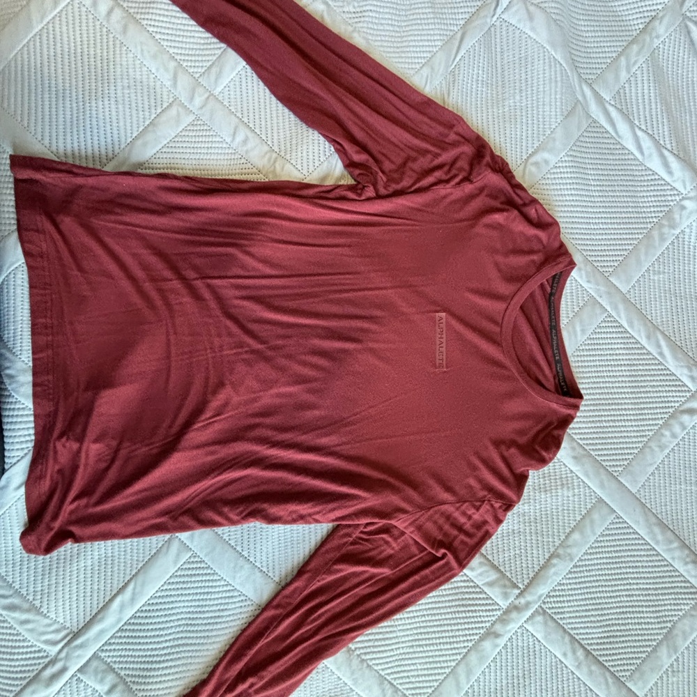 Alphalete long sleeve shirt - Men’s Size Large
